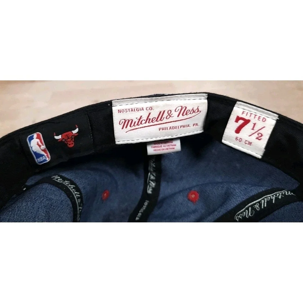 Chicago Bulls NBA Mitchell & Ness‎ Dynasty HI Crown Fitted Mens Hat 7 1/2